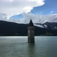 Der Kirchturm im Reschensee