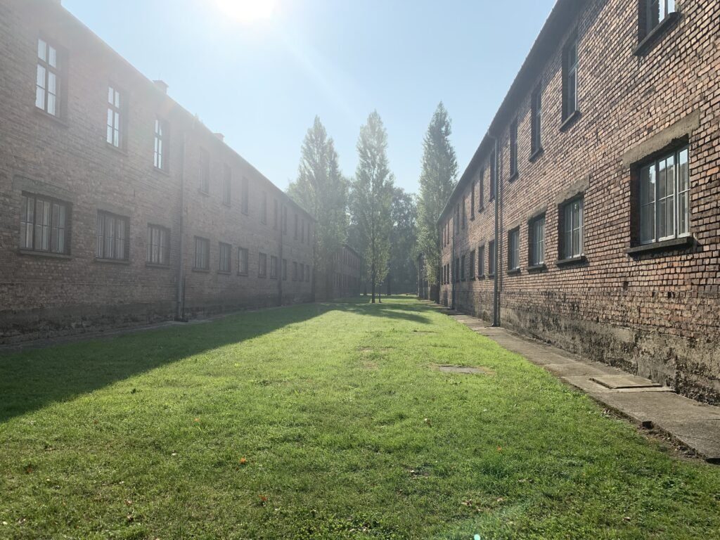 Auschwitz I (Stammlager): Zwischen Gebäuden