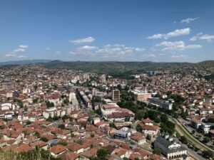 Blick von der Hügelfestung Isar auf Štip