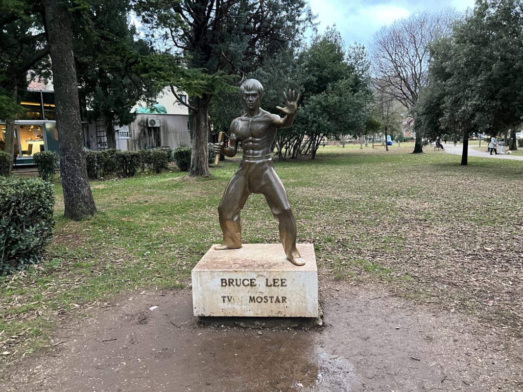 BiH: Bruce Lee-Statue in Mostar