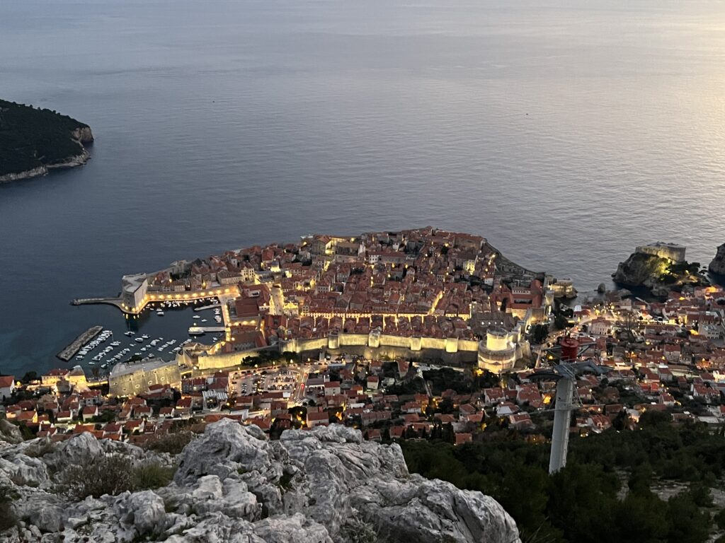 Kroatien: Die Altstadt von Dubrovnik am Abend