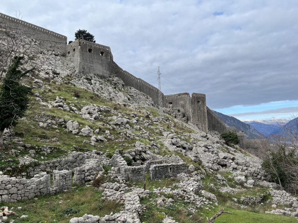 Montenegro: Mauern der Festung Kotor