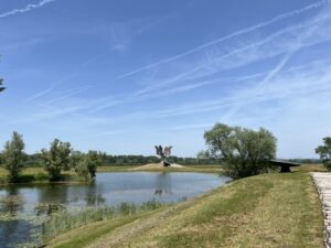 Gedenkstätte Jasenovac mit Steinerner Blume